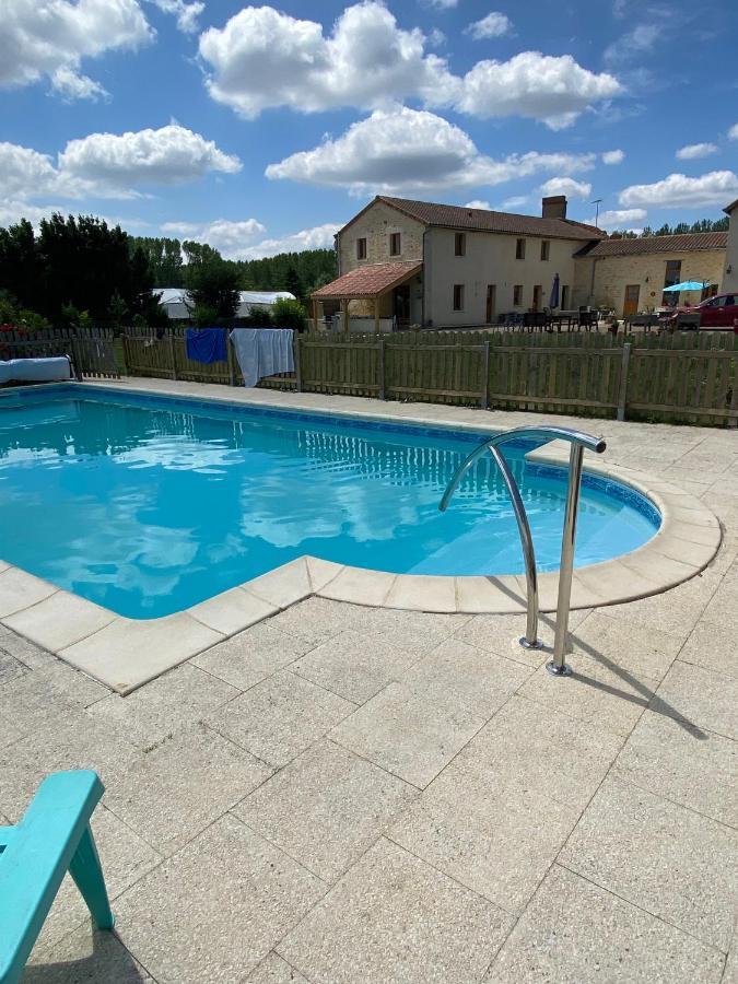 Готель Loire Escapes Berrie Екстер'єр фото